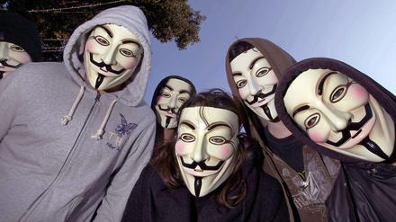 Internetaktivisten von Anonymous mit der typischen Guy Fawkes-Maske.