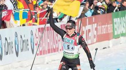 Die Party steigt zu Hause. Andrea Henkel führt die deutsche Frauen-Staffel vor eigenem Publikum in Ruhpolding zum Sieg.