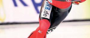 Mäßige Kurvenlage. Die Berlinerin Isabell Ost hat noch viele Probleme mit der Technik. Foto: p-a/dpa