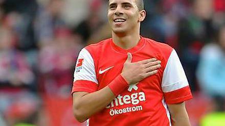 Er trifft und trifft und trifft. Der Mainzer Zidan feiert sein Tor zum 2:0.