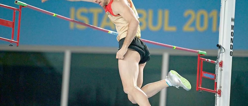 „Air Otto“ übersprang 5,80 Meter und sicherte sich den zweiten Platz bei der Leichtathletik-WM in Istanbul.