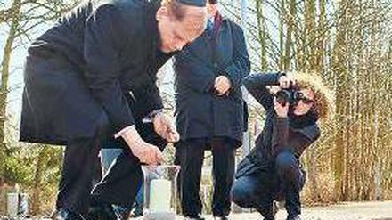 Gedenken. Yakov Hadas-Handelsman am Gleis 17 am Bahnhof Grunewald. Foto: dpa