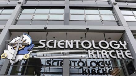 Aufklärung über Sekten wie Scientology leistete der evangelische Pfarrer Thomas Gandow. Dafür erhält er jetzt das Bundesverdienstkreuz.