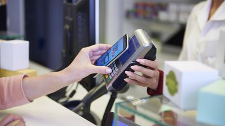 Jeder Fünfte hierzulande zahlt mindestens gelegentlich mit dem Smartphone.