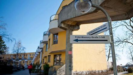 Im Kiez rund um die "Weiße Siedlung" ist die Erschütterung groß, nachdem ein Mann erstochen wurde.