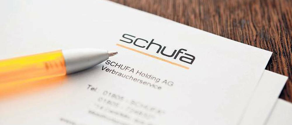 Datenminimalismus zahlt sich aus – je weniger, desto besser für den Kredit. Erfasste Daten bei Auskunfteien wie der Schufa sollten regelmäßig kontrolliert werden. Denn diese Informationen entscheiden über die Kreditwürdigkeit. Foto: Franziska Koark/dpa
