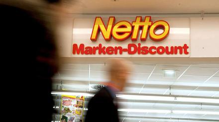 Die Handelsketten Netto und Kaufland sollen Lagermitarbeiter mit rechtswidrigen Verträgen beschäftigt haben.