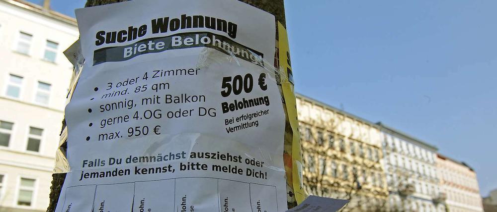 Wohnung dringend gesucht: Da greift mancher auch schon zu besonderen Mitteln.