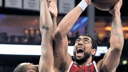 Klein unterliegt groß. Albas Spieler um Kyle Weaver (links) hatten gegen Jeremiah Massey und das Team von Lokomotive Kuban Krasnodar offensichtliche Nachteile. 