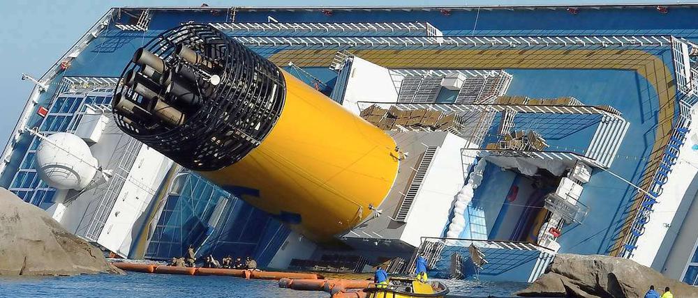 Koloss im Meer: Das Wrack des havarierten Kreuzfahrtschiffes Costa Concordia.
