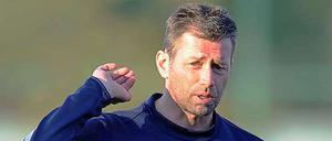 Herthas Trainer Michael Skibbe will zum Start in die Rückrunde aktive Berliner Profis sehen.