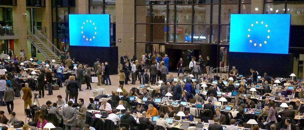 Die Staats- und Regierungschefs beraten beim EU-Gipfel in Brüssel, wie sie die Euro-Krise überwinden können. 