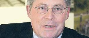 Schichten freilegen. Studierenden in Frankfurt (Oder) empfiehlt Schlögel, Hörsäle und Bibliotheken zu verlassen und die Geschichte an den Orten zu suchen. 