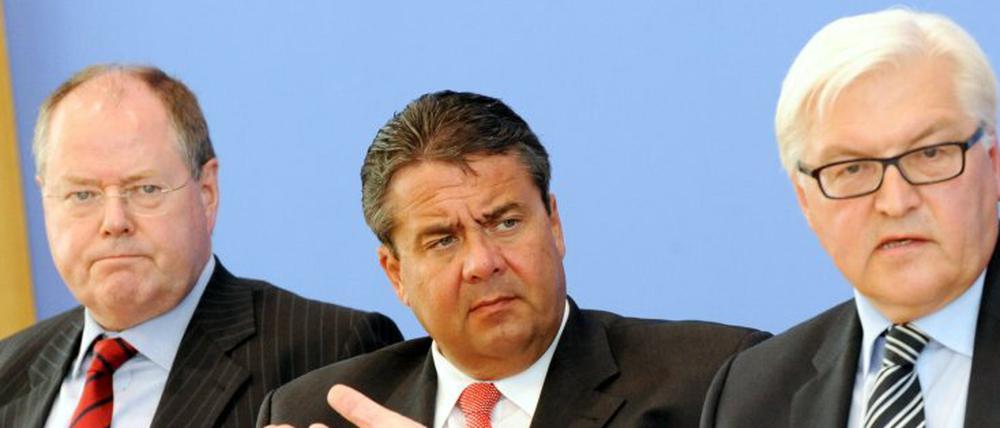An Angela Merkel verzweifeln gleich drei Spitzenpolitiker der SPD: Peer Steinbrück, Sigmar Gabriel und Frank-Walter Steinmeier.