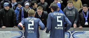 Andre Mijatovic und Christian Lell nach dem Hamburg-Spiel. Beide fehlen gesperrt gegen Hannover, Lell womöglich sogar noch länger wegen einer Verletzung.