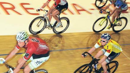 Runde um Runde. Heute hat das Sechstagerennen im Velodrom seinen Platz im Berliner Sportkalender sicher. Bei der Premiere 1997 gab es noch einige Probleme.