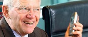 Gute Nachrichten für Finanzminister Schäuble. Die Neuverschuldung dürfte geringer ausfallen als zunächst gedacht.