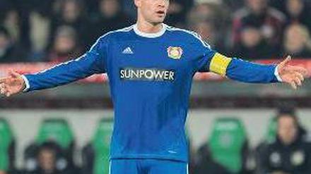 Warum ich? Ballack beschwerte sich zuletzt über seine Auswechslung. Foto: dapd