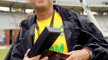 Gernot Rohr, 58, betreut Gabun beim Afrika-Cup - nicht als Miss Gabun, aber als Trainer. Der Mannheimer wurde als Profi mit Bayern München zweimal Deutscher Meister. Als Trainer war er unter anderem in Bordeaux, Nizza und Nantes tätig.