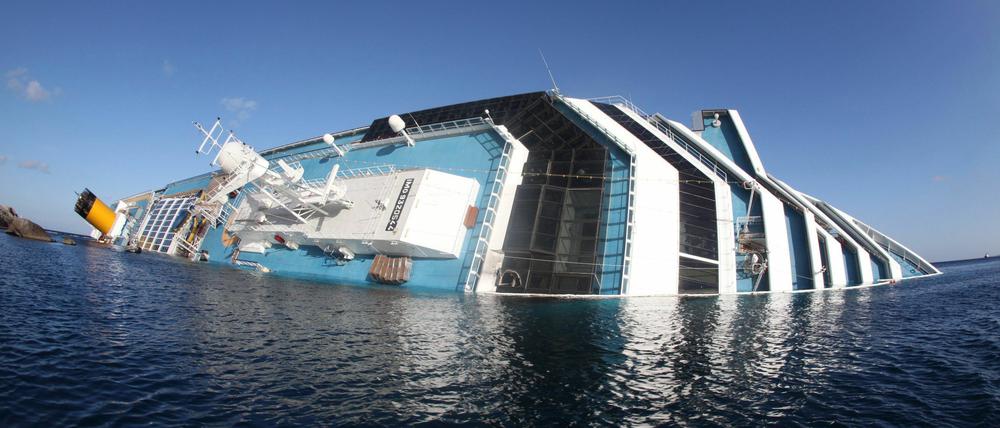 Das gekenterte Kreuzfahrtschiff "Costa Concordia".