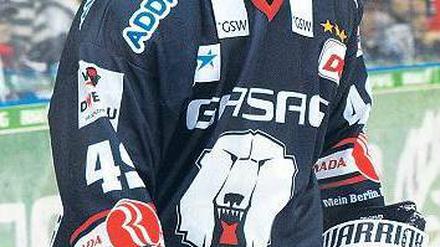 Einer muss es machen. Richie Regehr ist derzeit Kapitän der Eisbären.