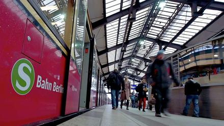 Bei eisigen Temperaturen wird die Geduld der S-Bahn-Kunden noch härter auf die Probe gestellt.