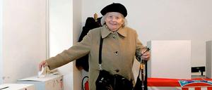 Wählerin beim Referendum über den EU-Beitritt-Kroatiens. Eine Mehrheit stimmte dafür.