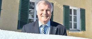 Hinterm Berg. Horst Seehofer stören vor allem die 3,7 Milliarden Euro, mit denen aus München jährlich die ärmeren Länder unterstützt werden. Dass Bayern selbst bis 1986 am Tropf hing, wird dort gerne vergessen.Foto: Peter Kneffel/dpa