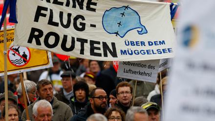 Protest gegen die Flugrouten über dem Müggelsee.