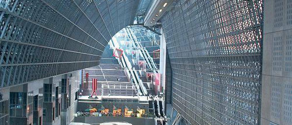 Tor zur Stadt. Der Kiotoer Hauptbahnhof von Hiroshi Hara. 