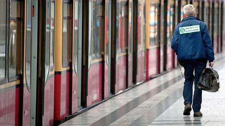 Die S-Bahn hat Schwierigkeiten, die bestehenden Strecken zu bedienen. Nichtsdestotrotz werden fleißig Zukunftspläne geschmiedet.