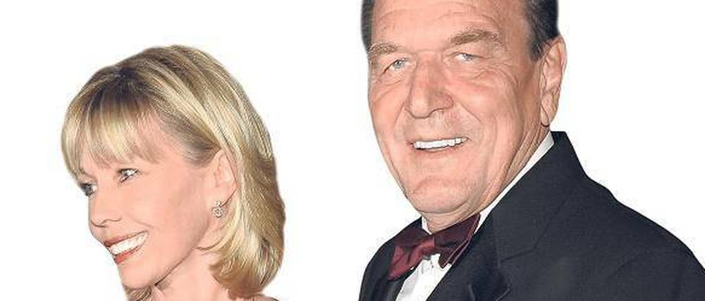 Gerhard Schröder und Doris Schröder-Köpf. Sie drängt es mittlerweile selbst in die aktive Politik - Schröder-Köpf will in den niedersächsischen Landtag einziehen.