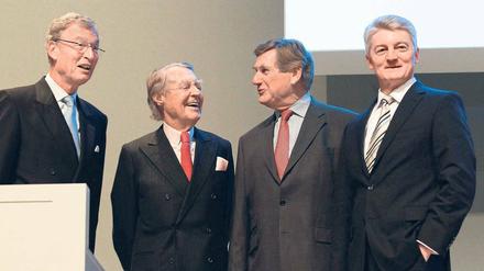 Gestern und heute. Vier Männer steuerten und steuern den Konzern: Aufsichtsratschef Gerhard Cromme, der Vorsitzende der Krupp-Stiftung, Berthold Beitz, der langjährige Vorstandschef Ekkehard Schulz und dessen Nachfolger Heinrich Hiesinger (von links). Foto: rtr