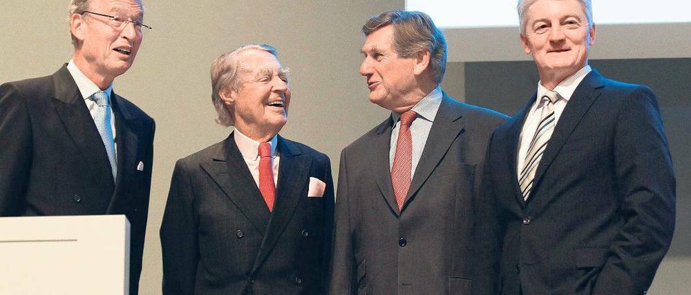 Gestern und heute. Vier Männer steuerten und steuern den Konzern: Aufsichtsratschef Gerhard Cromme, der Vorsitzende der Krupp-Stiftung, Berthold Beitz, der langjährige Vorstandschef Ekkehard Schulz und dessen Nachfolger Heinrich Hiesinger (von links). Foto: rtr