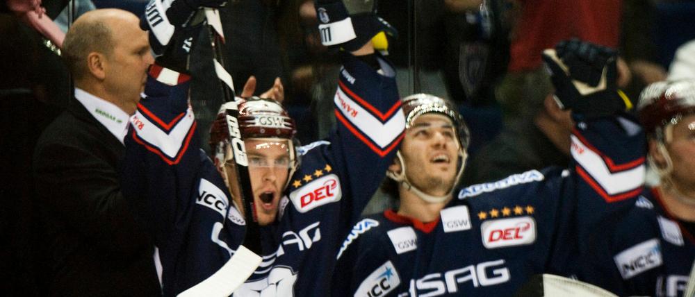 Einer von drei Eisbären aus Ottawa. Julian Talbot (rechts).
