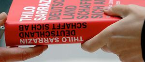 Der tschechische Künstler Martin Zet hatte dazu aufgerufen, das seiner Ansicht nach ausländerfeindliche Sarrazin-Buch an verschiedenen Sammelstellen abzugeben.