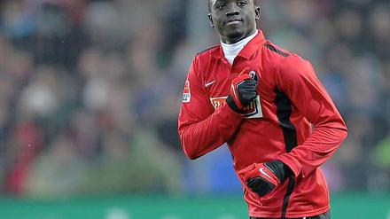 Nun schlägt das Herz für Newcastle. Demba Cissé.