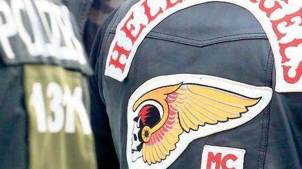 Immer wieder im Visier der Polizei. Treffen sich die Hells Angels, sind bewaffnete Beamte nicht weit. Der Rockerbruderschaft eilt ein Mythos von Militanz voraus.Foto: Davids/Darmer