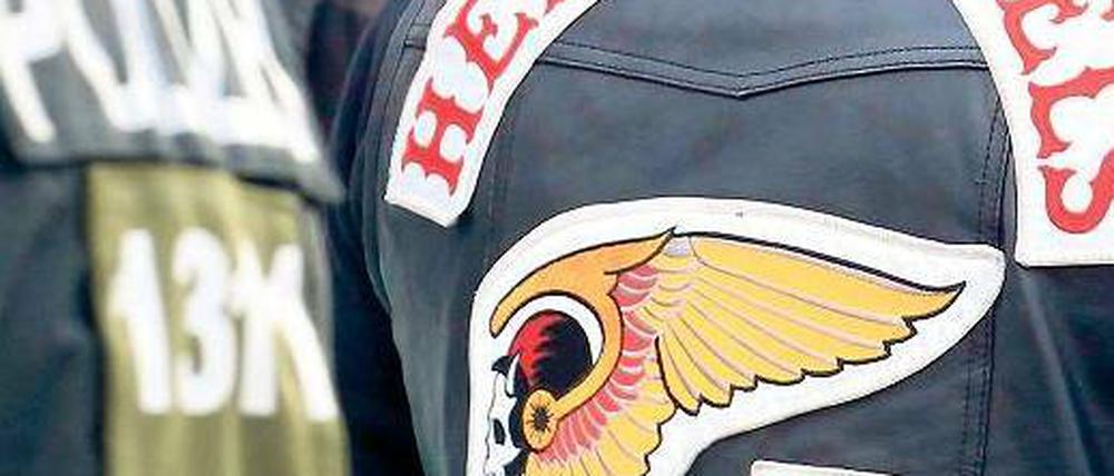 Immer wieder im Visier der Polizei. Treffen sich die Hells Angels, sind bewaffnete Beamte nicht weit. Der Rockerbruderschaft eilt ein Mythos von Militanz voraus.Foto: Davids/Darmer