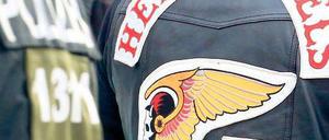 Immer wieder im Visier der Polizei. Treffen sich die Hells Angels, sind bewaffnete Beamte nicht weit. Der Rockerbruderschaft eilt ein Mythos von Militanz voraus.Foto: Davids/Darmer