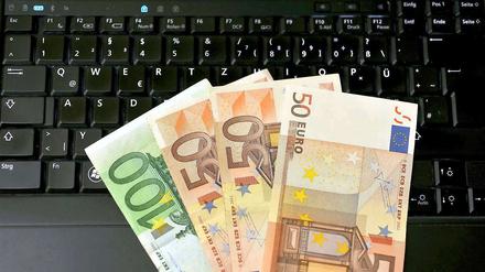 Ein Kredit aus dem Internet verspricht oft günstigere Konditionen als am Bankschalter. 