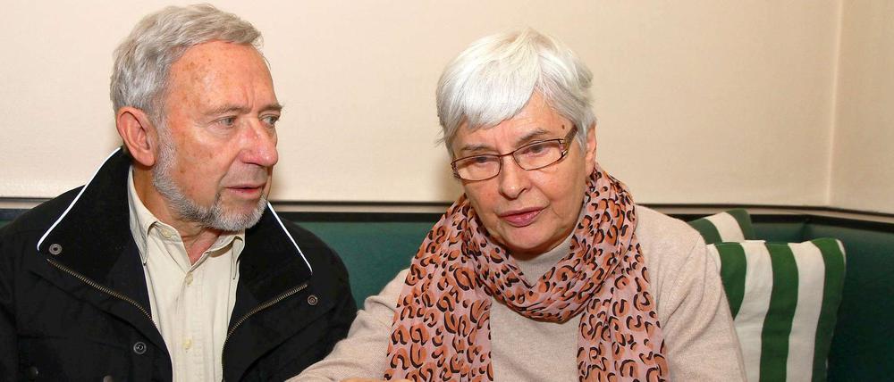 Erzählen von ihrer Rettung. Die Berlinerin Ilse Kischlat und ihr Lebensgefährte Helmut Buttkus aus Zehlendorf. 