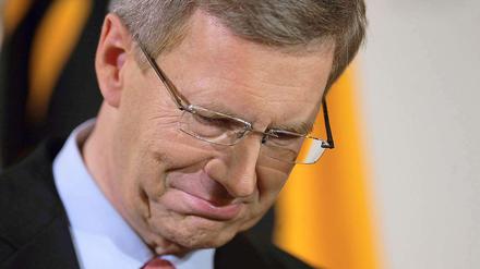 Medien präsentieren immer mehr belastende Informationen, die Zweifel an Christian Wulffs politischer Integrität aufkommen lassen.
