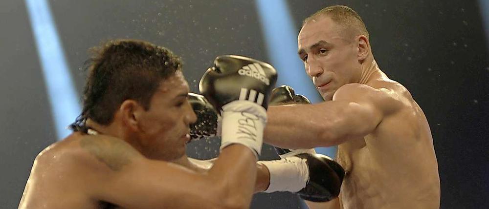 Box-Profi Arthur Abraham schickte seinen Gegner Pablo Farias in der fünften Runde zu Boden. 