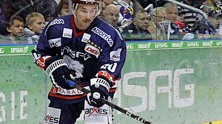 Aufholjäger. Darin Olver schoss für die Eisbären den 1:1-Ausgleich.
