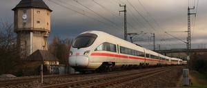 Auf offener Strecke hat sich an einem ICE diesen Typs plötzlich die Tür gelöst.