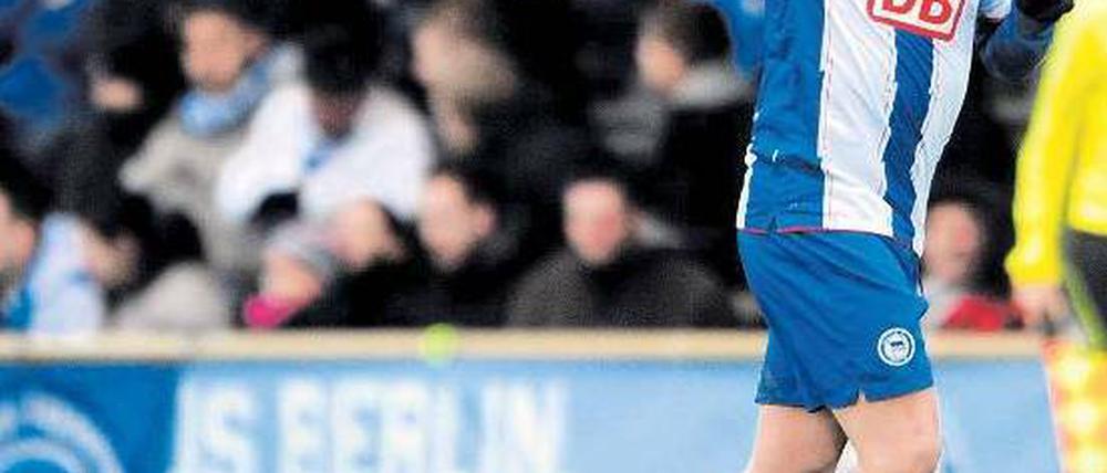 Geht doch! Patrick Ebert erzielte eins von drei Toren gegen Osnabrück. Foto: dapd