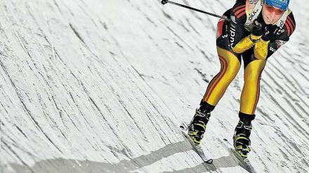 Nur ihr Schatten ist schneller. In Oberhof zeigte Magdalena Neuner am Freitag die beste Lauf- und Schießleistung. Foto: dapd