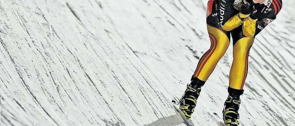 Nur ihr Schatten ist schneller. In Oberhof zeigte Magdalena Neuner am Freitag die beste Lauf- und Schießleistung. Foto: dapd
