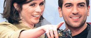 Premierenstimmung. Trotz Nieselregens waren Nora Tschirner und Elyas M’Barek am Montagabend bester Laune. 